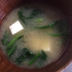 豆腐とほうれん草とねぎの味噌汁